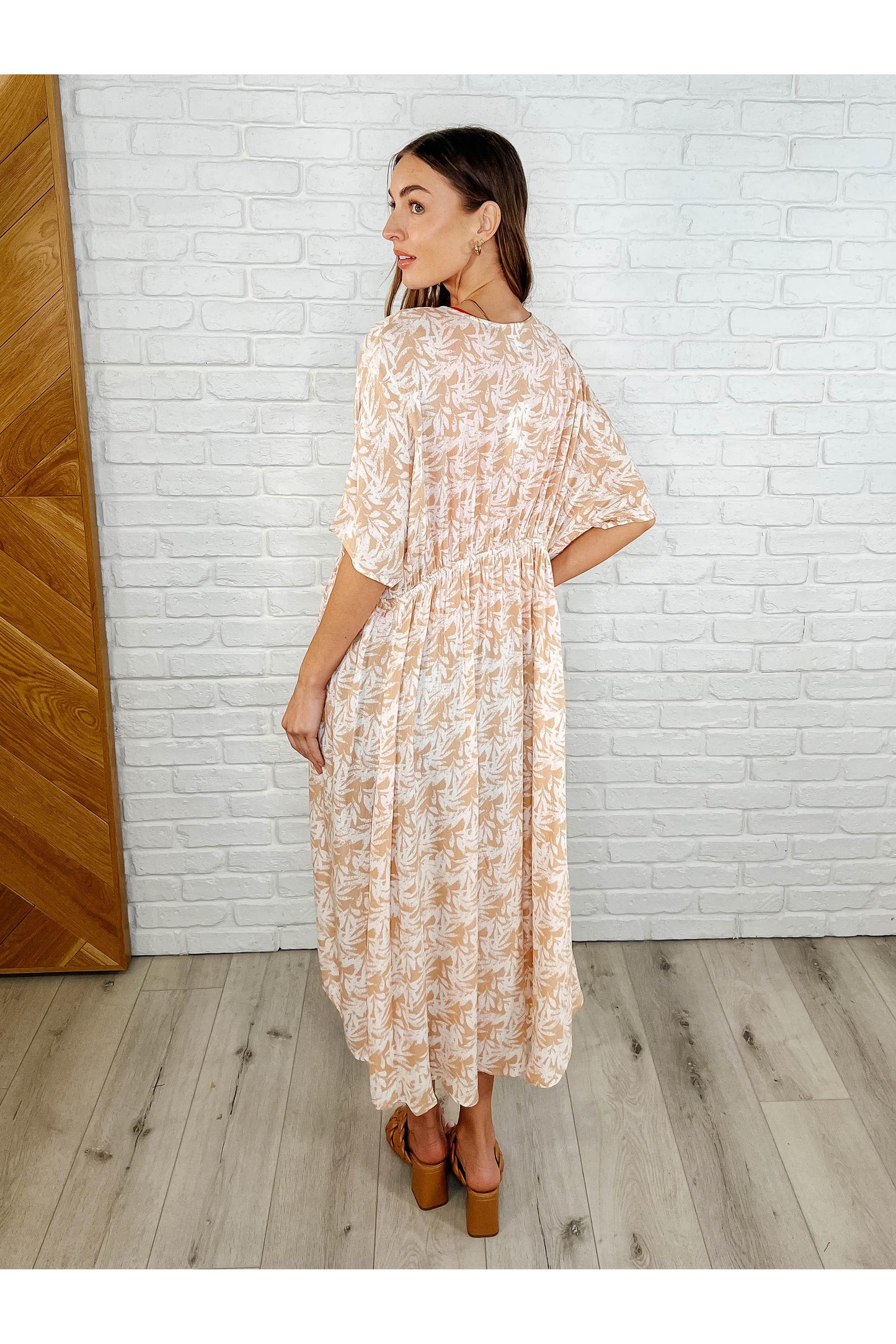 Tropical Print Gauze Kimono with Elastic Waist Tie in Milk Tea